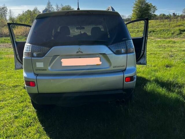 Сірий Міцубісі Аутлендер, об'ємом двигуна 2 л та пробігом 330 тис. км за 3500 $, фото 1 на Automoto.ua