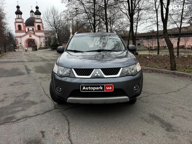Серый Мицубиси Аутлендер, объемом двигателя 2.4 л и пробегом 237 тыс. км за 8490 $, фото 1 на Automoto.ua