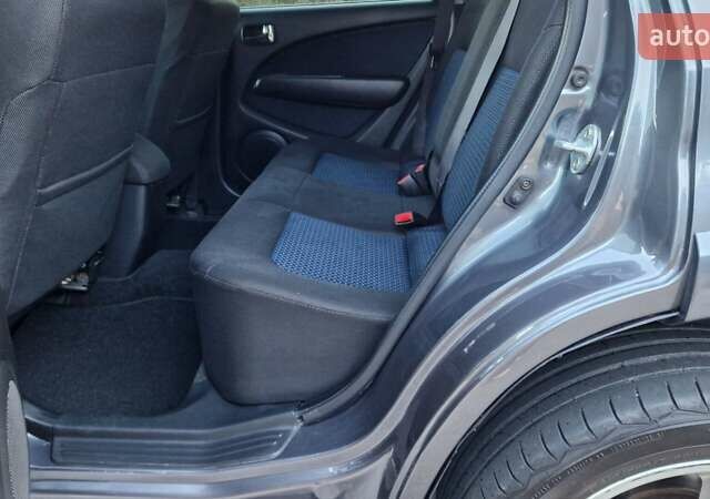 Серый Мицубиси Аутлендер, объемом двигателя 2 л и пробегом 157 тыс. км за 8300 $, фото 12 на Automoto.ua