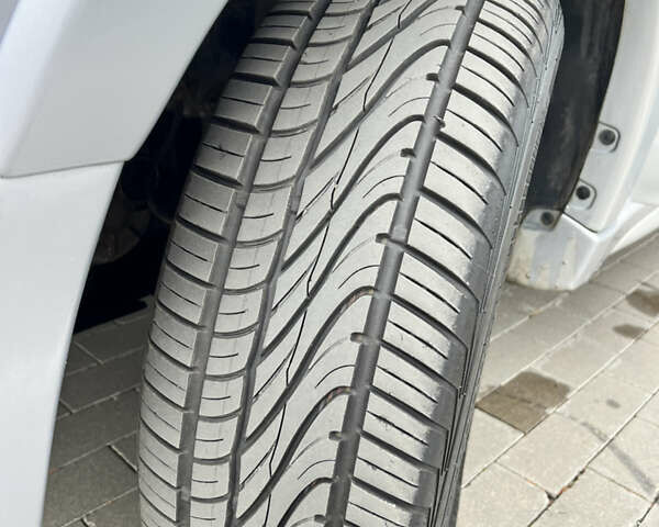 Серый Мицубиси Аутлендер, объемом двигателя 2 л и пробегом 209 тыс. км за 7200 $, фото 26 на Automoto.ua