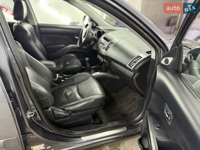 Сірий Міцубісі Аутлендер, об'ємом двигуна 2 л та пробігом 235 тис. км за 8950 $, фото 25 на Automoto.ua