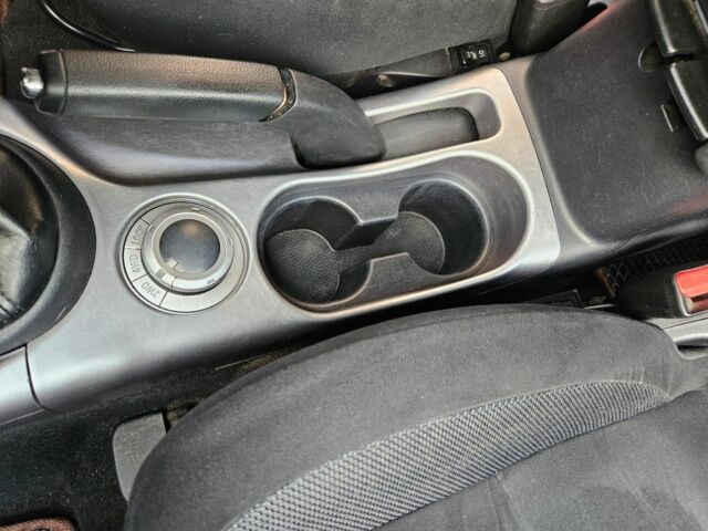 Серый Мицубиси Аутлендер, объемом двигателя 2 л и пробегом 400 тыс. км за 4700 $, фото 9 на Automoto.ua