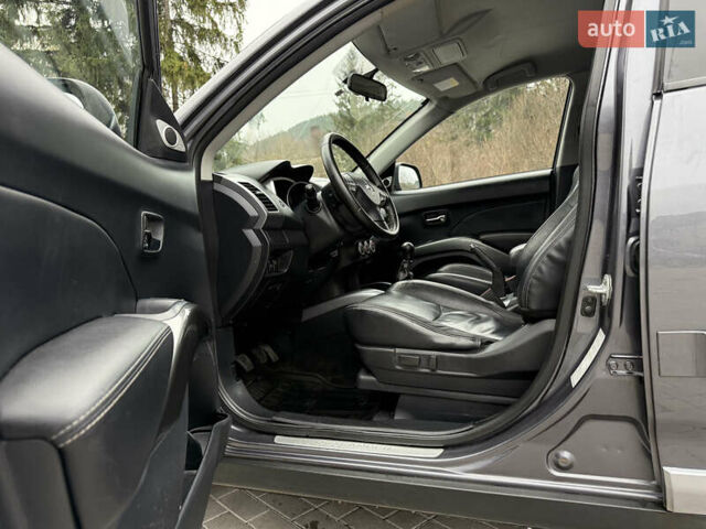 Сірий Міцубісі Аутлендер, об'ємом двигуна 2 л та пробігом 237 тис. км за 8999 $, фото 30 на Automoto.ua