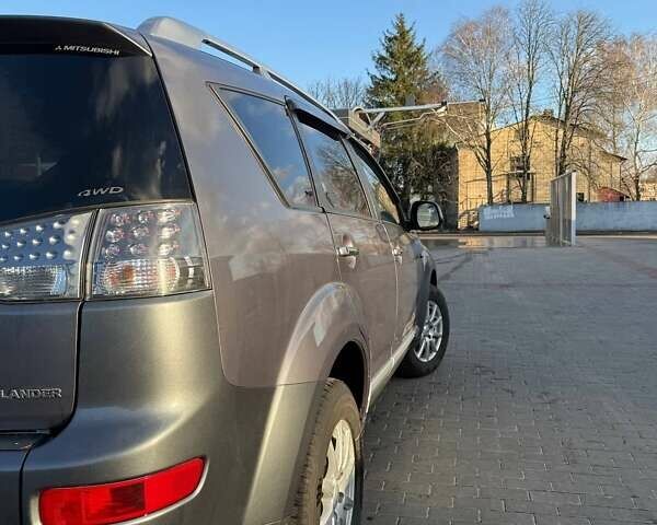 Серый Мицубиси Аутлендер, объемом двигателя 2.18 л и пробегом 287 тыс. км за 10200 $, фото 4 на Automoto.ua
