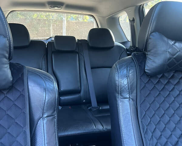 Серый Мицубиси Аутлендер, объемом двигателя 2.36 л и пробегом 245 тыс. км за 9300 $, фото 8 на Automoto.ua