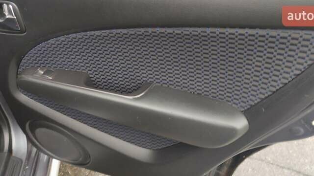 Серый Мицубиси Аутлендер, объемом двигателя 2 л и пробегом 200 тыс. км за 5999 $, фото 18 на Automoto.ua