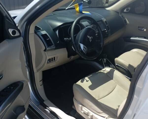 Сірий Міцубісі Аутлендер, об'ємом двигуна 2.4 л та пробігом 220 тис. км за 10200 $, фото 5 на Automoto.ua