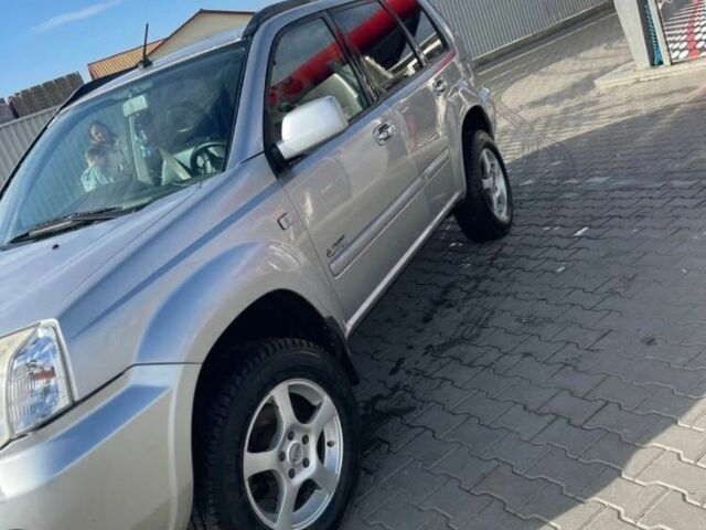 Серый Мицубиси Аутлендер, объемом двигателя 2 л и пробегом 340 тыс. км за 4288 $, фото 2 на Automoto.ua