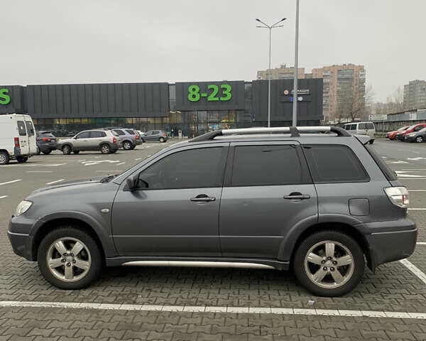 Серый Мицубиси Аутлендер, объемом двигателя 2.38 л и пробегом 227 тыс. км за 6600 $, фото 7 на Automoto.ua