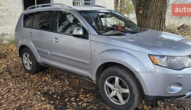 Серый Мицубиси Аутлендер, объемом двигателя 2.2 л и пробегом 280 тыс. км за 5300 $, фото 2 на Automoto.ua