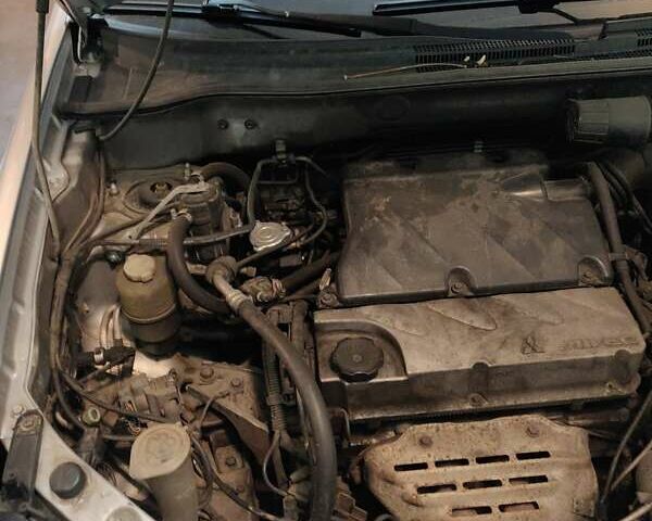 Серый Мицубиси Аутлендер, объемом двигателя 2.38 л и пробегом 323 тыс. км за 6800 $, фото 35 на Automoto.ua