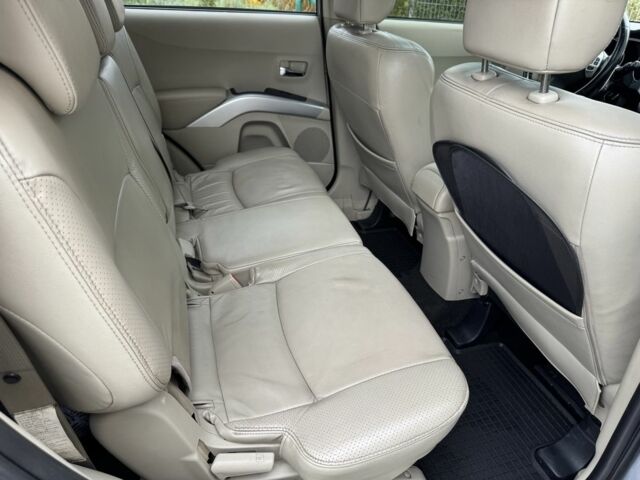 Серый Мицубиси Аутлендер, объемом двигателя 3 л и пробегом 175 тыс. км за 8500 $, фото 22 на Automoto.ua