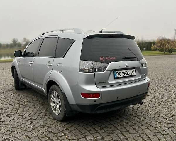 Серый Мицубиси Аутлендер, объемом двигателя 2.36 л и пробегом 285 тыс. км за 8500 $, фото 2 на Automoto.ua