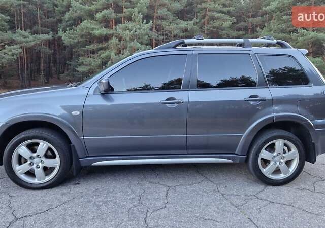 Серый Мицубиси Аутлендер, объемом двигателя 2 л и пробегом 157 тыс. км за 8300 $, фото 8 на Automoto.ua