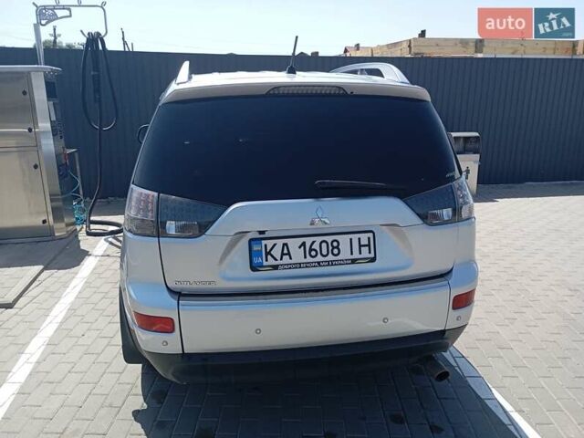 Сірий Міцубісі Аутлендер, об'ємом двигуна 2.4 л та пробігом 220 тис. км за 10200 $, фото 2 на Automoto.ua