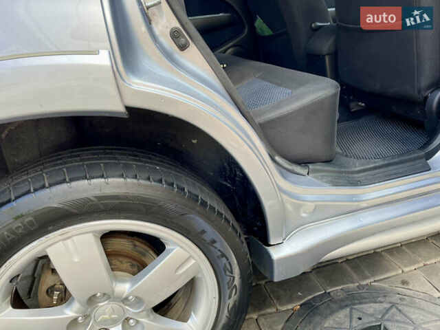 Сірий Міцубісі Аутлендер, об'ємом двигуна 2 л та пробігом 130 тис. км за 8500 $, фото 16 на Automoto.ua