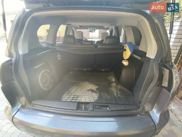 Серый Мицубиси Аутлендер, объемом двигателя 3 л и пробегом 232 тыс. км за 9200 $, фото 3 на Automoto.ua
