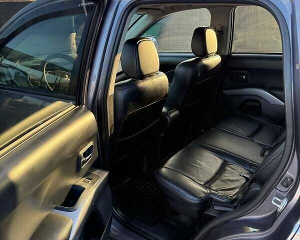 Серый Мицубиси Аутлендер, объемом двигателя 2.18 л и пробегом 287 тыс. км за 10200 $, фото 6 на Automoto.ua