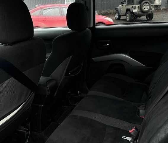 Серый Мицубиси Аутлендер, объемом двигателя 2 л и пробегом 339 тыс. км за 4949 $, фото 4 на Automoto.ua