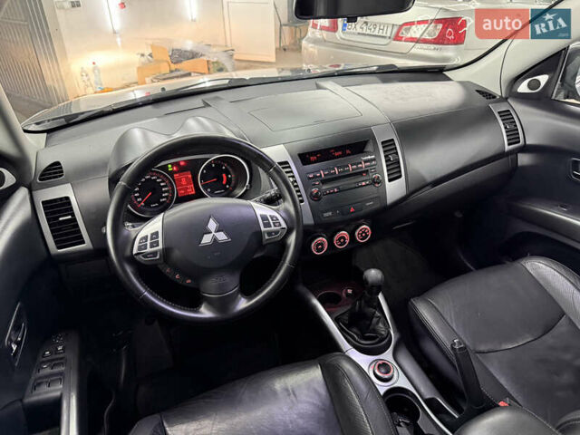 Сірий Міцубісі Аутлендер, об'ємом двигуна 2 л та пробігом 235 тис. км за 8950 $, фото 38 на Automoto.ua