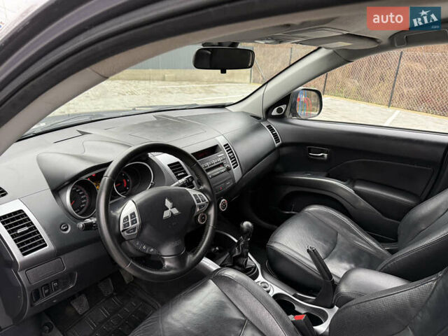 Сірий Міцубісі Аутлендер, об'ємом двигуна 2 л та пробігом 237 тис. км за 8999 $, фото 31 на Automoto.ua