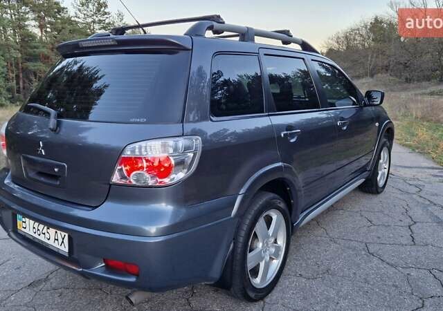 Серый Мицубиси Аутлендер, объемом двигателя 2 л и пробегом 157 тыс. км за 8300 $, фото 3 на Automoto.ua