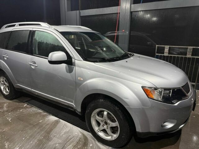 Серый Мицубиси Аутлендер, объемом двигателя 2.4 л и пробегом 208 тыс. км за 7600 $, фото 5 на Automoto.ua