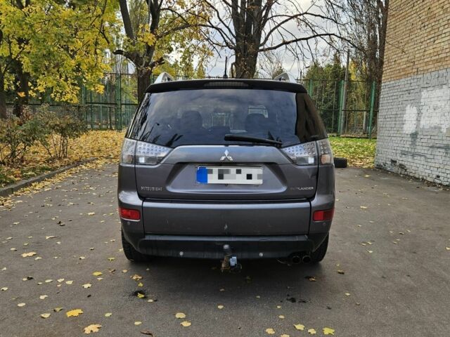 Серый Мицубиси Аутлендер, объемом двигателя 2 л и пробегом 400 тыс. км за 4700 $, фото 6 на Automoto.ua