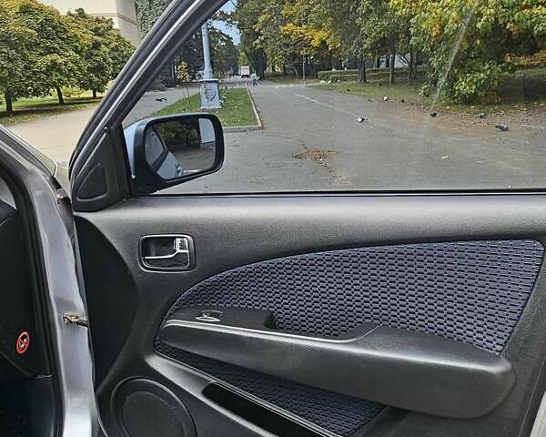 Міцубісі Аутлендер 2008 у Києві на Automoto.ua Сірий Міцубісі Аутлендер, об'ємом двигуна 2.38 л та пробігом 200 тис. км за 5900 $, фото 21 на Automoto.ua