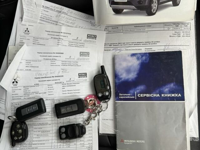 Серый Мицубиси Аутлендер, объемом двигателя 3 л и пробегом 78 тыс. км за 13400 $, фото 10 на Automoto.ua