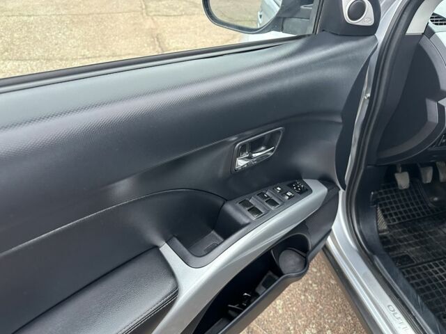 Серый Мицубиси Аутлендер, объемом двигателя 2 л и пробегом 200 тыс. км за 8300 $, фото 14 на Automoto.ua