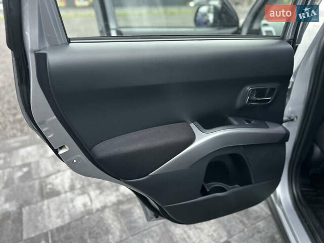 Серый Мицубиси Аутлендер, объемом двигателя 2.4 л и пробегом 61 тыс. км за 11300 $, фото 39 на Automoto.ua