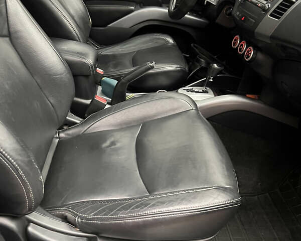 Сірий Міцубісі Аутлендер, об'ємом двигуна 3 л та пробігом 209 тис. км за 9800 $, фото 44 на Automoto.ua