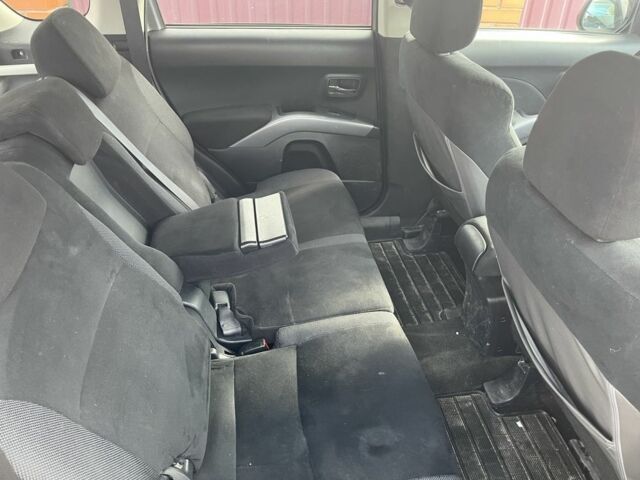 Серый Мицубиси Аутлендер, объемом двигателя 2 л и пробегом 330 тыс. км за 4000 $, фото 1 на Automoto.ua