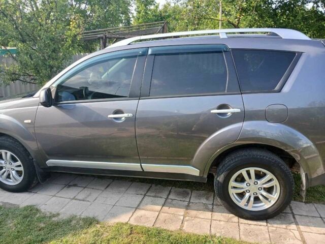 Сірий Міцубісі Аутлендер, об'ємом двигуна 2.2 л та пробігом 270 тис. км за 9800 $, фото 2 на Automoto.ua