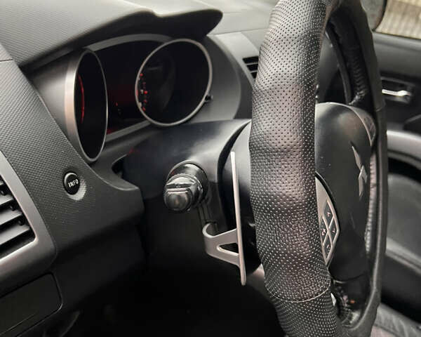 Сірий Міцубісі Аутлендер, об'ємом двигуна 3 л та пробігом 209 тис. км за 9800 $, фото 22 на Automoto.ua