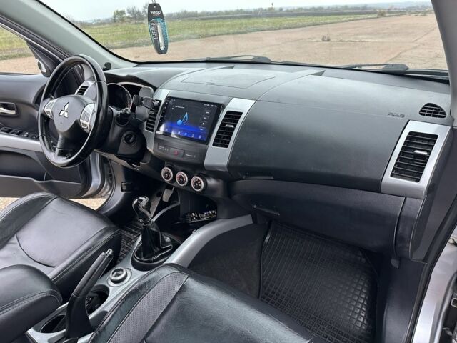 Серый Мицубиси Аутлендер, объемом двигателя 2 л и пробегом 200 тыс. км за 8300 $, фото 21 на Automoto.ua