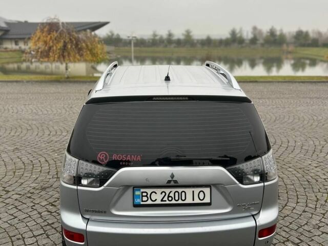 Серый Мицубиси Аутлендер, объемом двигателя 2.4 л и пробегом 285 тыс. км за 8500 $, фото 4 на Automoto.ua