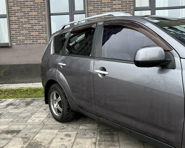 Сірий Міцубісі Аутлендер, об'ємом двигуна 3 л та пробігом 182 тис. км за 6299 $, фото 1 на Automoto.ua