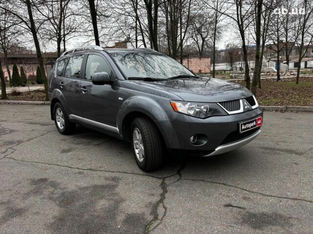 Серый Мицубиси Аутлендер, объемом двигателя 2.4 л и пробегом 237 тыс. км за 8490 $, фото 2 на Automoto.ua