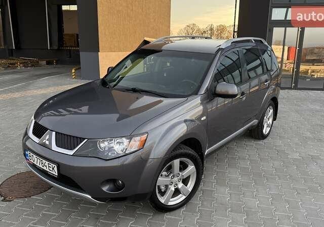 Серый Мицубиси Аутлендер, объемом двигателя 2.4 л и пробегом 174 тыс. км за 9599 $, фото 1 на Automoto.ua