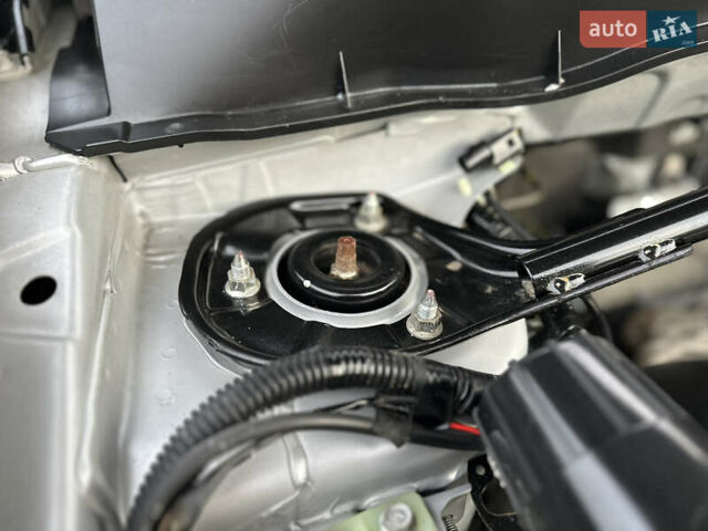 Серый Мицубиси Аутлендер, объемом двигателя 2.4 л и пробегом 61 тыс. км за 11300 $, фото 63 на Automoto.ua