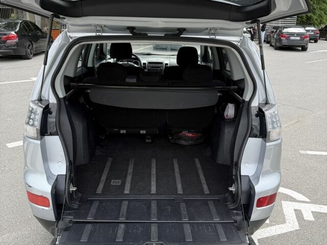 Серый Мицубиси Аутлендер, объемом двигателя 2.4 л и пробегом 208 тыс. км за 7600 $, фото 7 на Automoto.ua