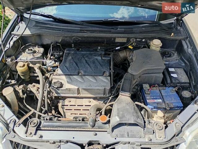 Серый Мицубиси Аутлендер, объемом двигателя 2.35 л и пробегом 342 тыс. км за 6900 $, фото 4 на Automoto.ua