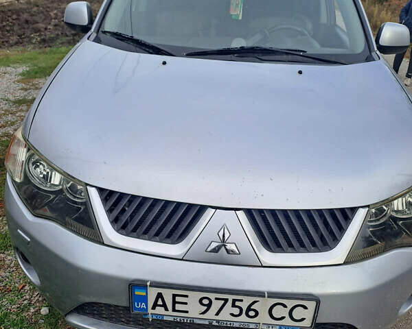 Серый Мицубиси Аутлендер, объемом двигателя 2.4 л и пробегом 120 тыс. км за 10000 $, фото 1 на Automoto.ua