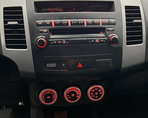 Сірий Міцубісі Аутлендер, об'ємом двигуна 3 л та пробігом 209 тис. км за 9800 $, фото 24 на Automoto.ua