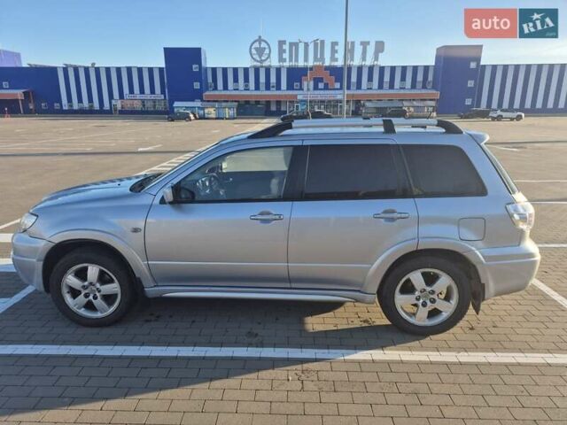 Сірий Міцубісі Аутлендер, об'ємом двигуна 2 л та пробігом 247 тис. км за 5600 $, фото 11 на Automoto.ua