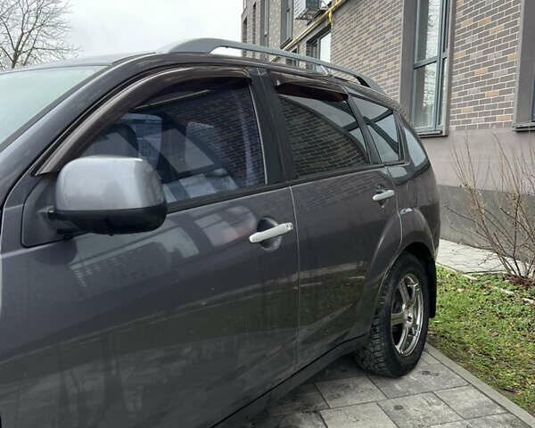 Сірий Міцубісі Аутлендер, об'ємом двигуна 3 л та пробігом 182 тис. км за 6299 $, фото 2 на Automoto.ua