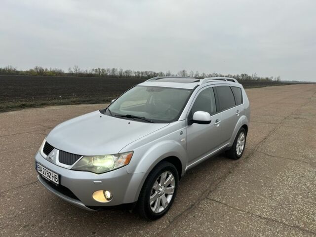 Серый Мицубиси Аутлендер, объемом двигателя 2 л и пробегом 200 тыс. км за 8300 $, фото 10 на Automoto.ua