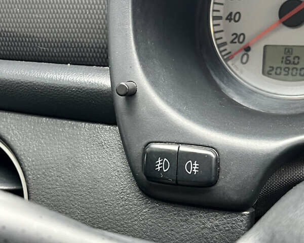 Серый Мицубиси Аутлендер, объемом двигателя 2 л и пробегом 209 тыс. км за 7200 $, фото 16 на Automoto.ua